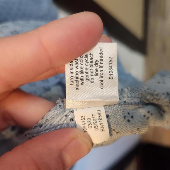 Lane Bryant Women's V-Neck Blouse -Size 14/16 -Soft Rayon-Blue Print-NWT - Picture 4 of 8